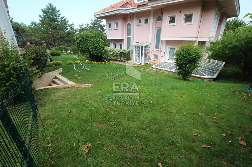 Sarıyer Uskumruköy'de Güvenlikli Sitede 5+2, 290m2 İkiz Villa