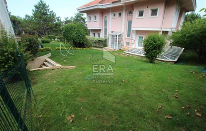 Sarıyer Uskumruköy'de Güvenlikli Sitede 5+2, 290m2 İkiz Villa