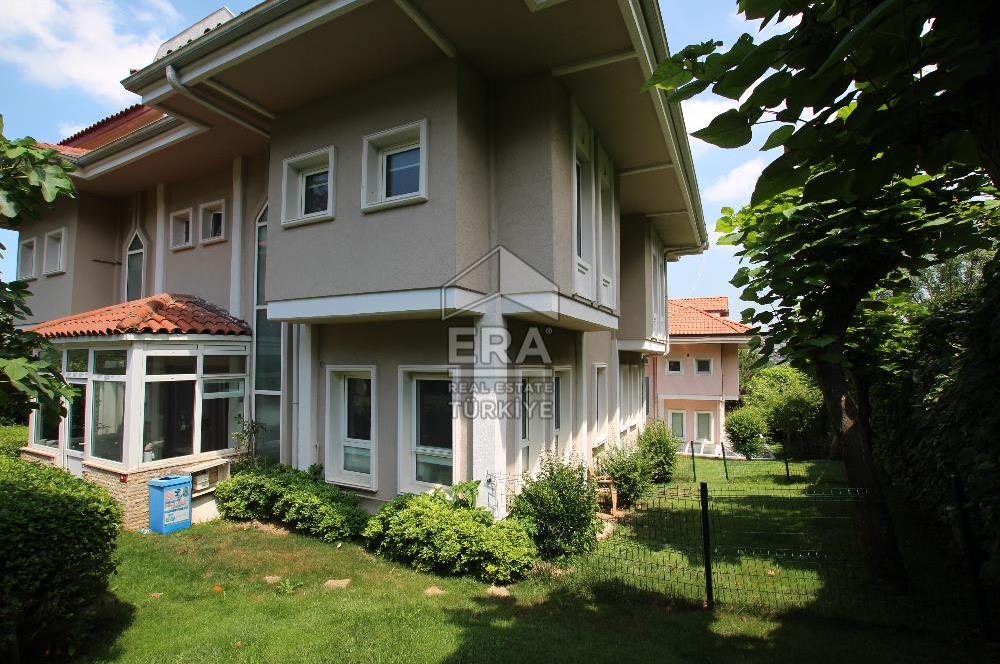 Sarıyer Uskumruköy'de Güvenlikli Sitede 5+2, 290m2 İkiz Villa
