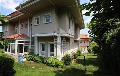 Sarıyer Uskumruköy'de Güvenlikli Sitede 5+2, 290m2 İkiz Villa