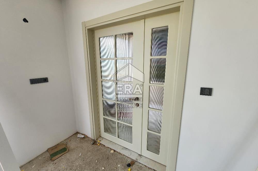 BERGAMA'DA 3+1 KAPALI OTOPARKLI BAHÇELİ MÜSTAKİL VİLLA
