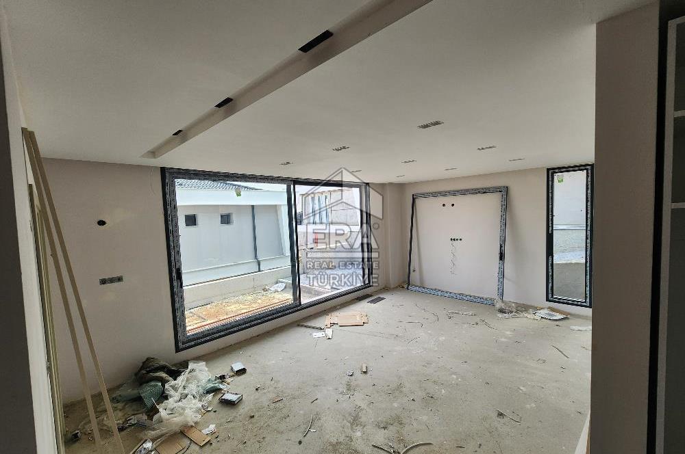 BERGAMA'DA 3+1 KAPALI OTOPARKLI BAHÇELİ MÜSTAKİL VİLLA
