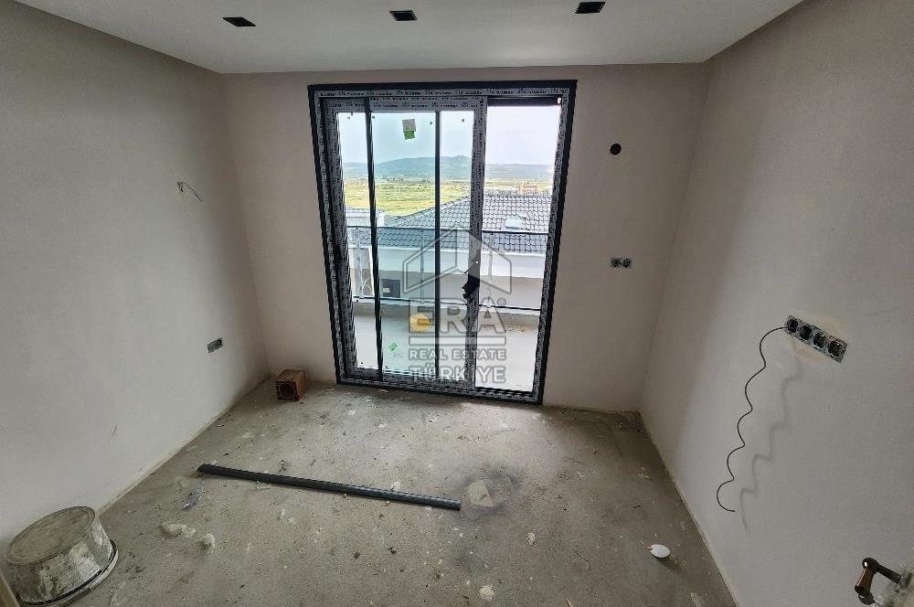 BERGAMA'DA 3+1 KAPALI OTOPARKLI BAHÇELİ MÜSTAKİL VİLLA