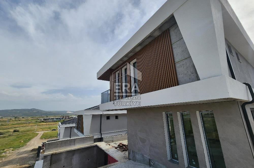 BERGAMA'DA 3+1 KAPALI OTOPARKLI BAHÇELİ MÜSTAKİL VİLLA