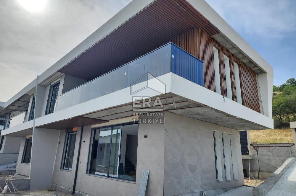 BERGAMA'DA 3+1 KAPALI OTOPARKLI BAHÇELİ MÜSTAKİL VİLLA