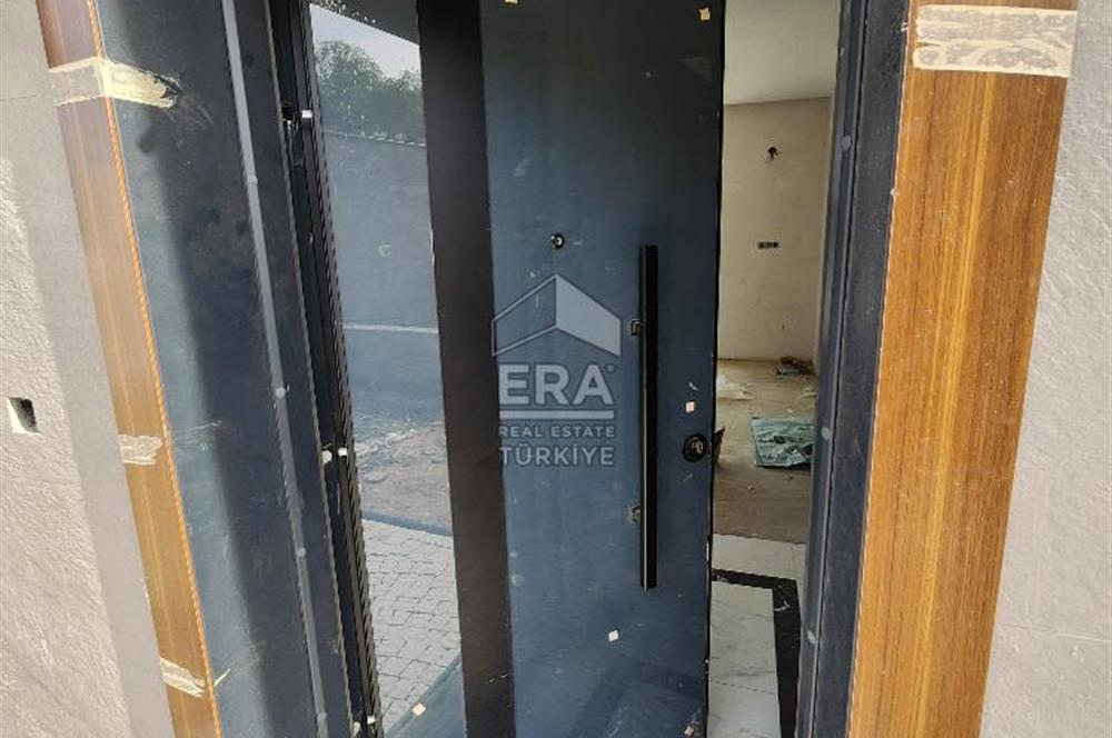 BERGAMA'DA 3+1 KAPALI OTOPARKLI BAHÇELİ MÜSTAKİL VİLLA