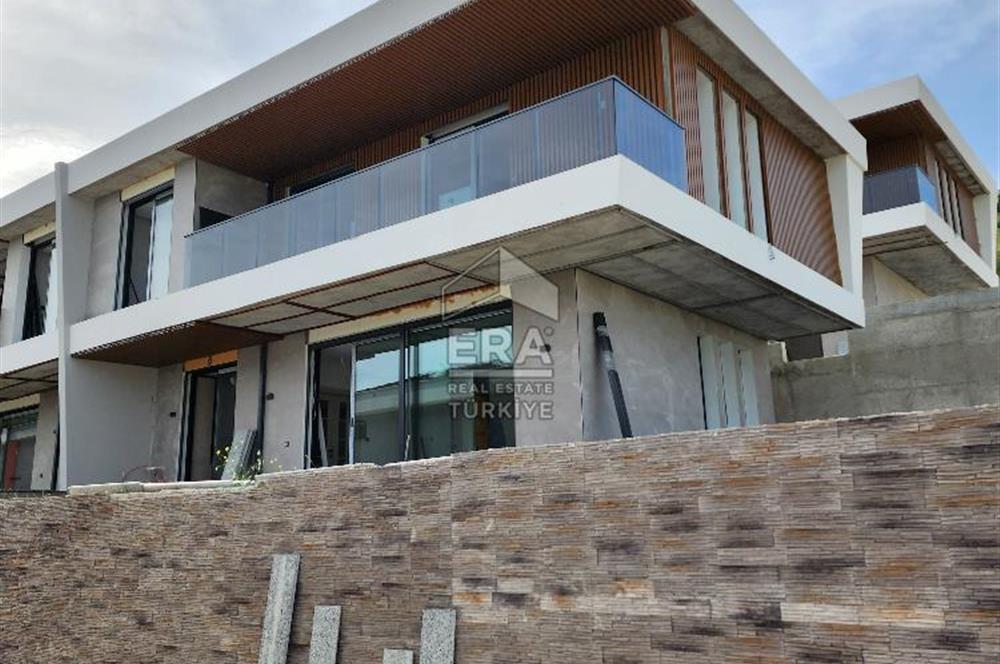 BERGAMA'DA 3+1 KAPALI OTOPARKLI BAHÇELİ MÜSTAKİL VİLLA