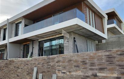 BERGAMA'DA 3+1 KAPALI OTOPARKLI BAHÇELİ MÜSTAKİL VİLLA