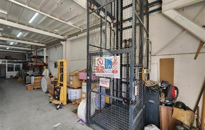 KOŞUKIRI MEVKKİİNDE 410 M2 SATILIK KULLANIŞLI İŞYERİ