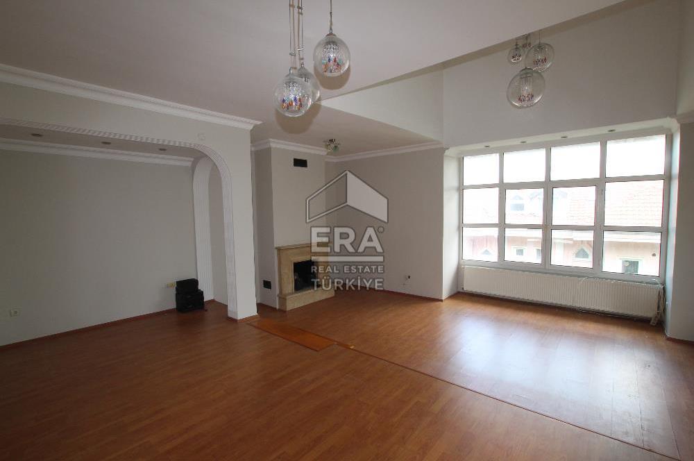 Sarıyer Uskumruköy'de Güvenlikli Sitede 5+2, 290m2 İkiz Villa
