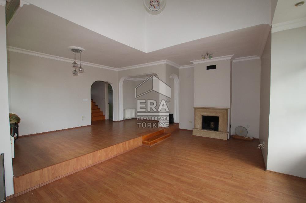 Sarıyer Uskumruköy'de Güvenlikli Sitede 5+2, 290m2 İkiz Villa