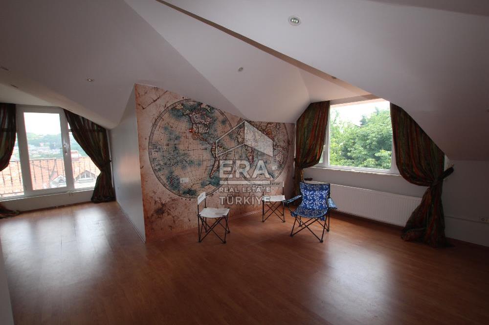 Sarıyer Uskumruköy'de Güvenlikli Sitede 5+2, 290m2 İkiz Villa