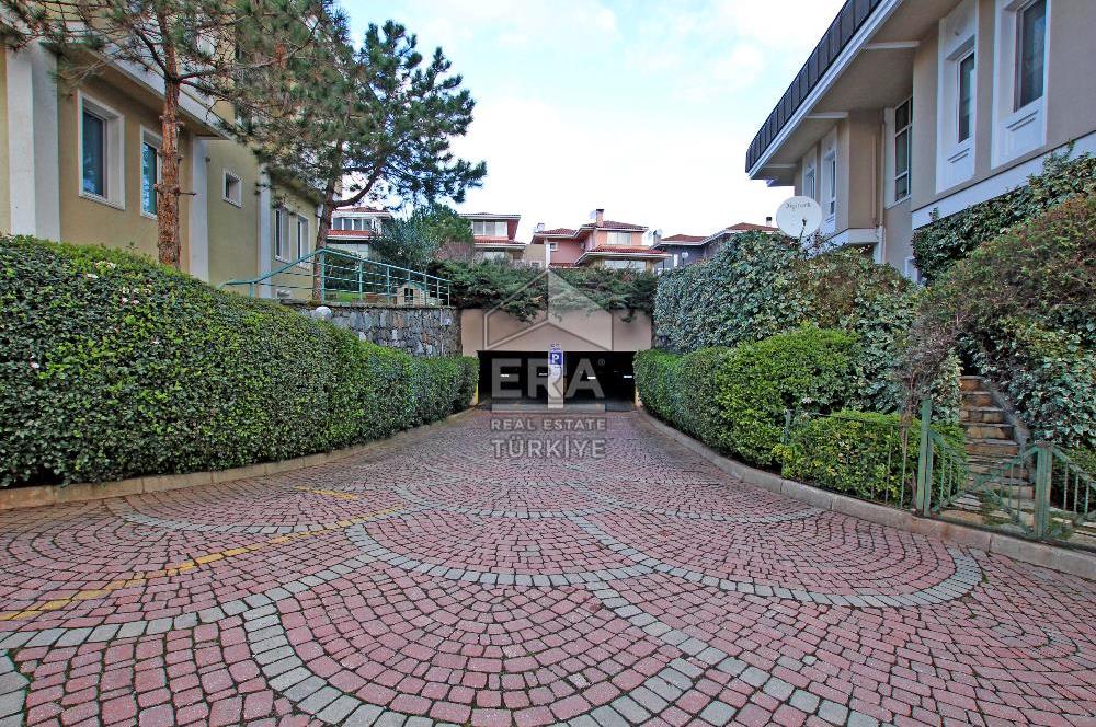 Sarıyer Uskumruköy'de Güvenlikli Sitede 5+2, 290m2 İkiz Villa