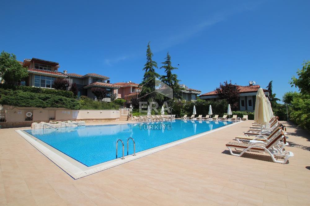 Sarıyer Uskumruköy'de Güvenlikli Sitede 5+2, 290m2 İkiz Villa
