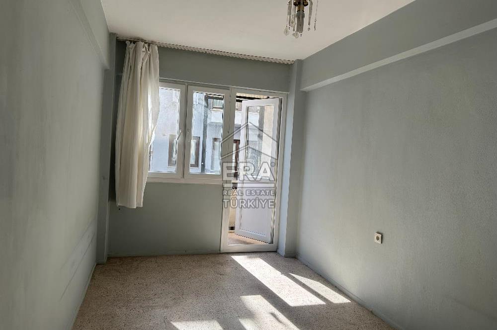 Balçova Onur Mahallesi Ara Kat Merkezi Konumda Satılık 3+1 Daire