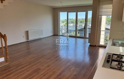 Zekeriyaköy'de 2+1, 120 m² Ferah Çatı Dubleksi Doğayla İç İçe