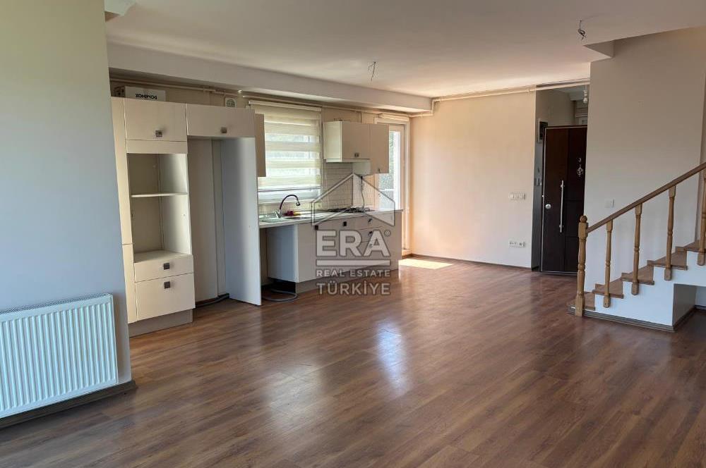 Zekeriyaköy'de 2+1, 120 m² Ferah Çatı Dubleksi Doğayla İç İçe