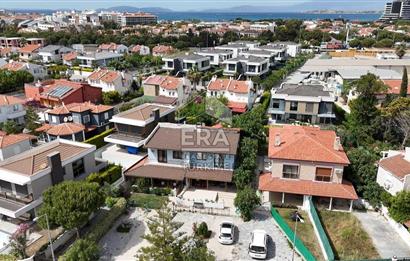 Alaçatı Çamlık Yolda Muhteşem Villa