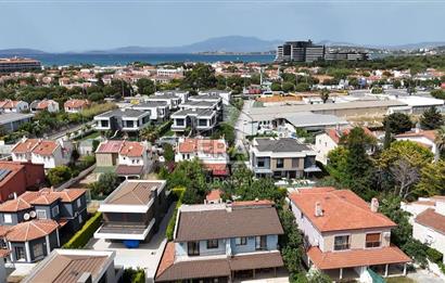 Alaçatı Çamlık Yolda Muhteşem Villa