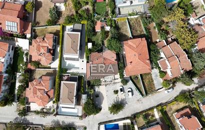 Alaçatı Çamlık Yolda Muhteşem Villa