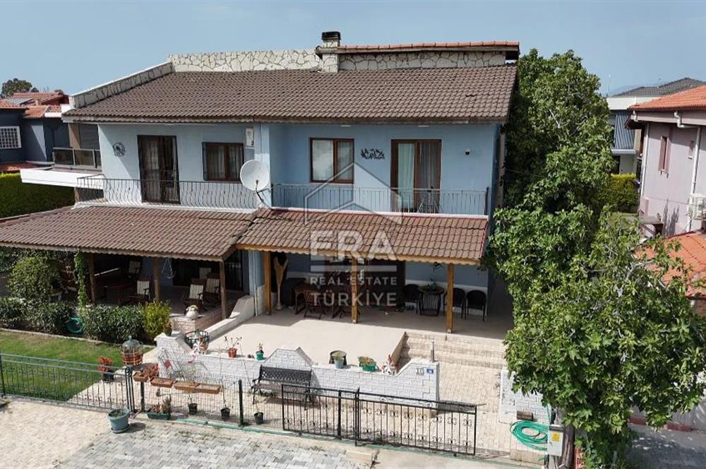 Alaçatı Çamlık Yolda Muhteşem Villa