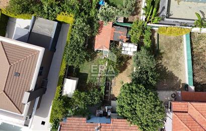 Alaçatı Çamlık Yolda Muhteşem Villa