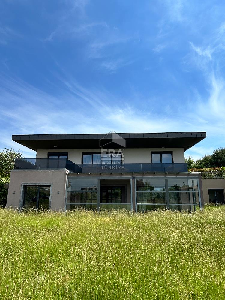 Mesa Yeşilyaka’da Satılık Doğa ile İç İçe Lüks Villa 