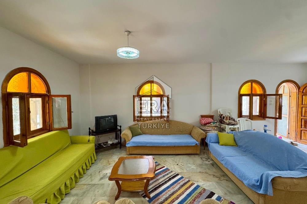 Seferihisar Payamlı Ürkmez Plajı Yakını 5+1 Satılık Villa