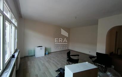 ÜSKÜDAR MURAT REİS'TE SATILIK 2+1 