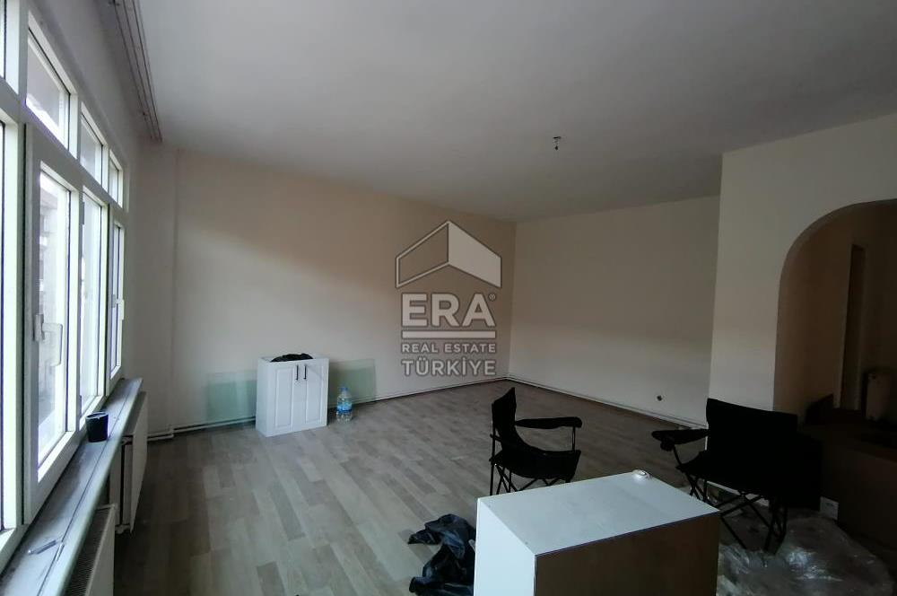 ÜSKÜDAR MURAT REİS'TE KİRALIK GENİŞ 2+1
