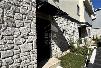 Yenifoça Site İçerisinde Deniz Manzaralı 3+1 Satılık Villa