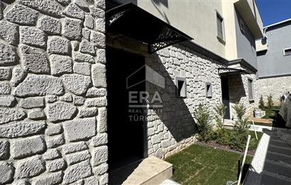 Yenifoça Site İçerisinde Deniz Manzaralı 3+1 Satılık Villa