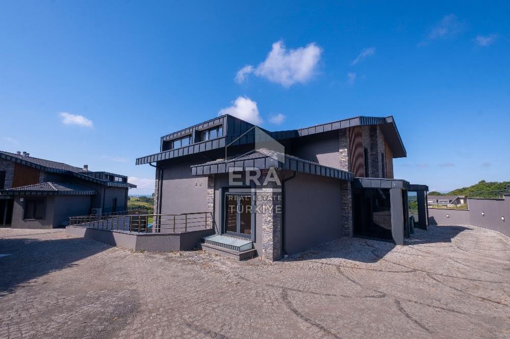 Sarıyer Uskumruköy'de 4+2, 430m2 Lüks İkiz Villa
