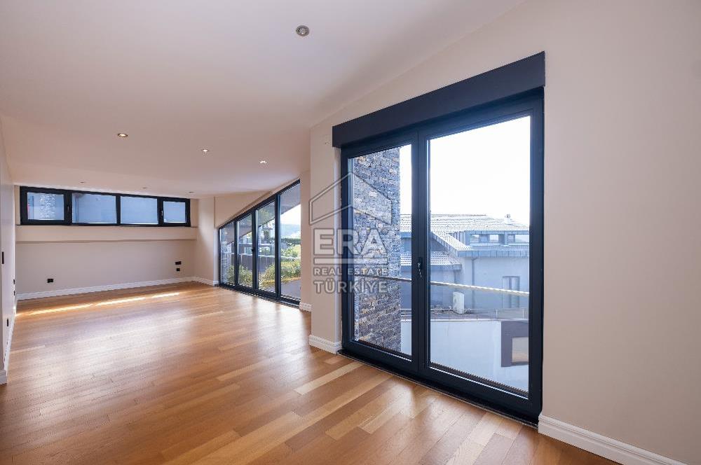 Sarıyer Uskumruköy'de 4+2, 430m2 Lüks İkiz Villa