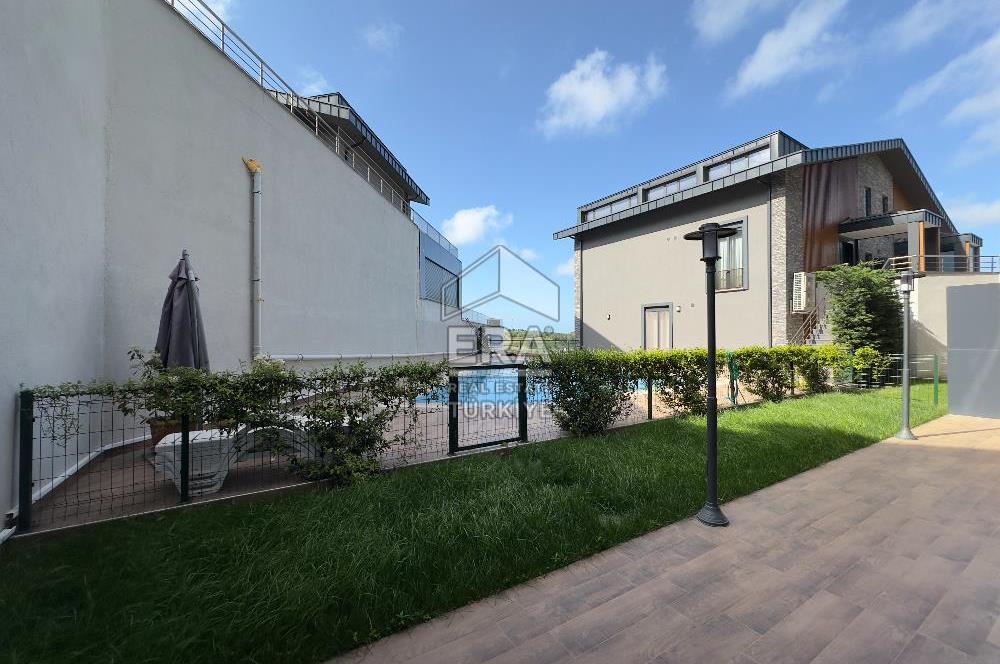 Sarıyer Uskumruköy'de 4+2, 430m2 Lüks İkiz Villa