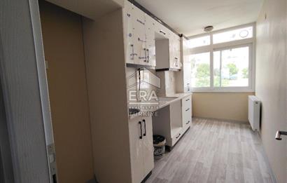 ÇiğliAhmet Taner Kışlalı Mah.Tadilatlı Kapalı Mutfak 2+1 Satılık