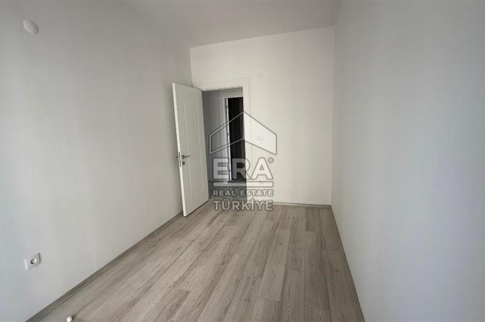 Çiğli Uğur Mumcu Mahallesi Site İçinde Satılık 2+1 Daire