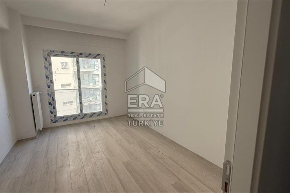 Çiğli Uğur Mumcu Mahallesi Site İçinde Satılık 2+1 Daire