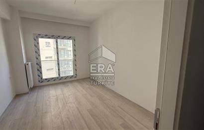 Çiğli Uğur Mumcu Mahallesi Site İçinde Satılık 2+1 Daire