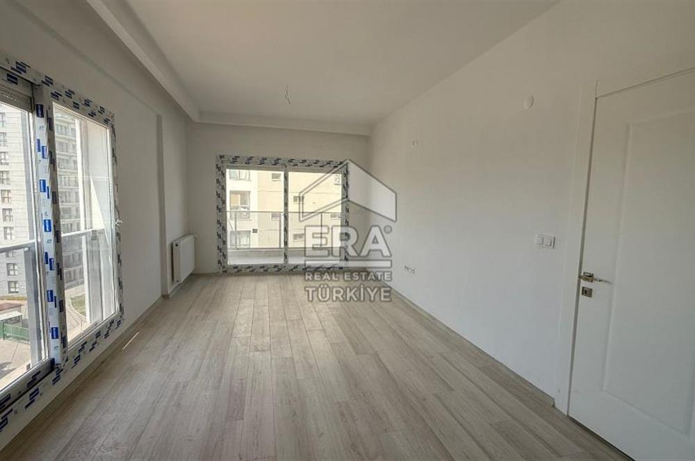 Çiğli Uğur Mumcu Mahallesi Site İçinde Satılık 2+1 Daire