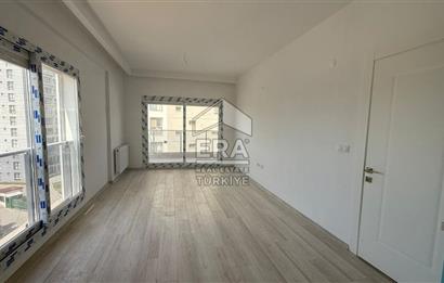 Çiğli Uğur Mumcu Mahallesi Site İçinde Satılık 2+1 Daire
