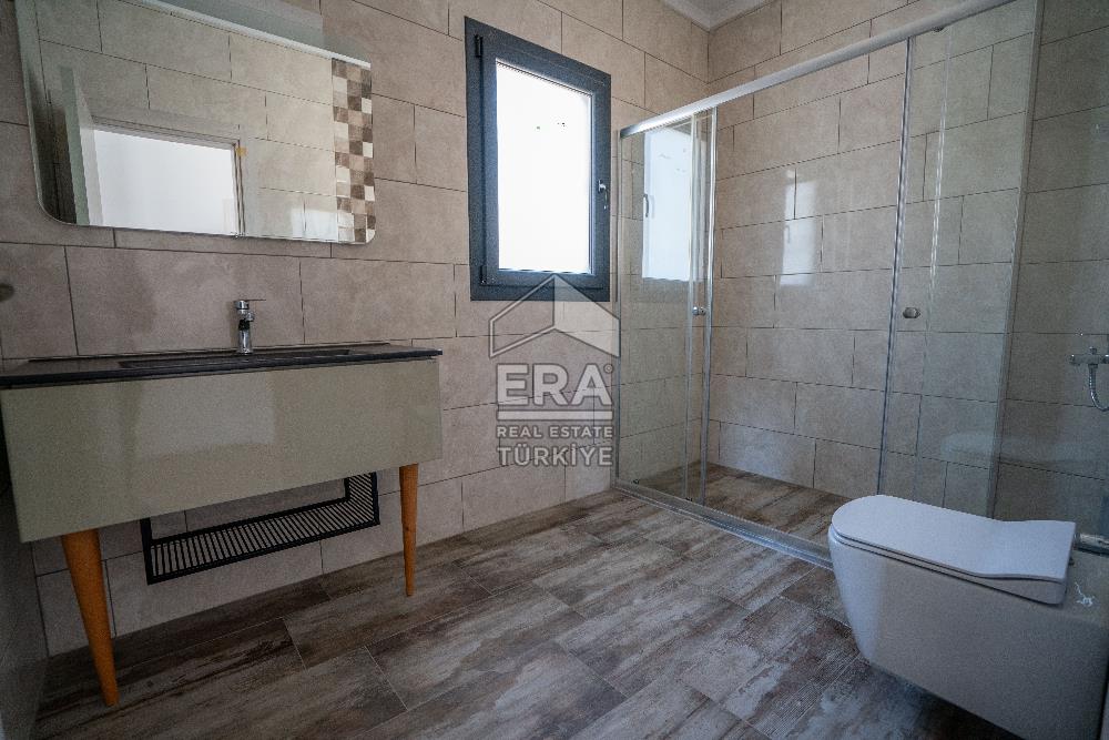 Datça Emecikte 1000m2 Arsa İçinde Deniz Manzaralı,Havuzlu Villa