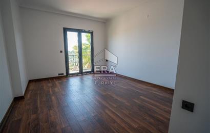 Datça Emecikte 1000m2 Arsa İçinde Deniz Manzaralı,Havuzlu Villa