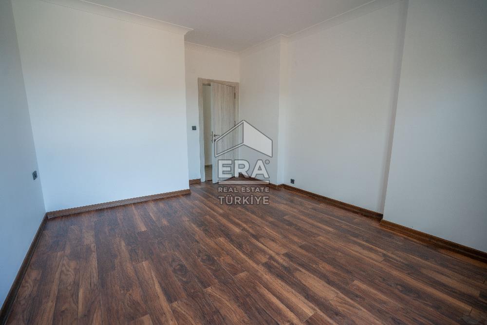 Datça Emecikte 1000m2 Arsa İçinde Deniz Manzaralı,Havuzlu Villa