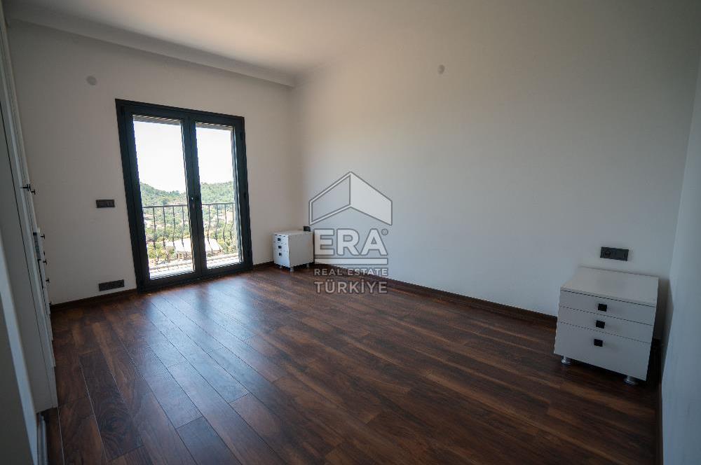 Datça Emecik'te 950 m2 Arsada Deniz Manzaralı 4+1 Havuzlu Villa
