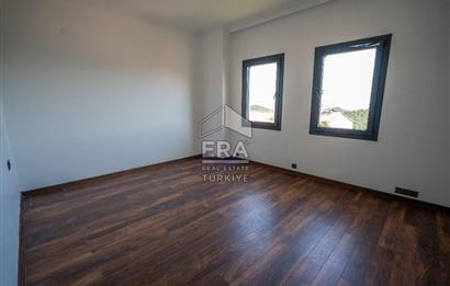 Datça Emecikte 1000m2 Arsa İçinde Deniz Manzaralı,Havuzlu Villa