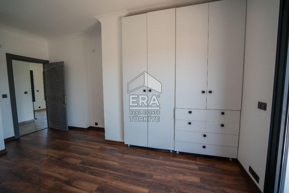Datça Emecik'te 950 m2 Arsada Deniz Manzaralı 4+1 Havuzlu Villa