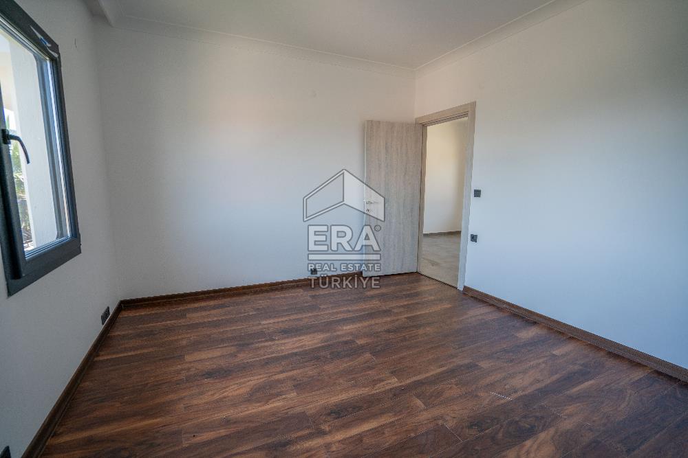 Datça Emecikte 1000m2 Arsa İçinde Deniz Manzaralı,Havuzlu Villa