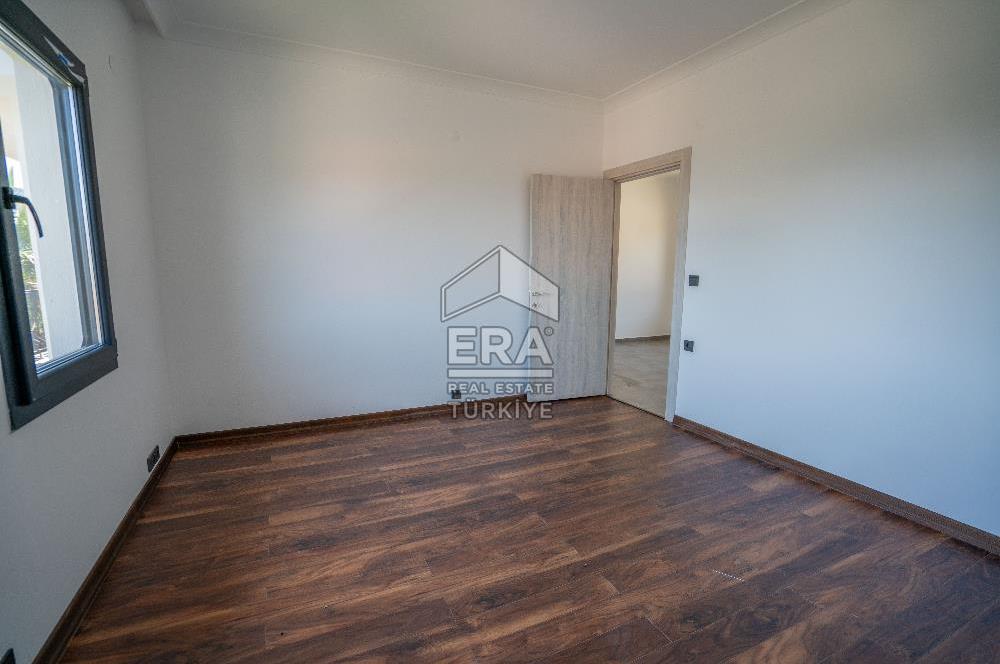 Datça Emecikte 1000m2 Arsa İçinde Deniz Manzaralı,Havuzlu Villa