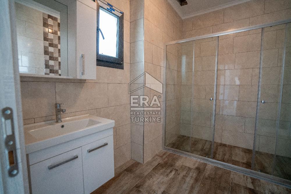 Datça Emecikte 1000m2 Arsa İçinde Deniz Manzaralı,Havuzlu Villa